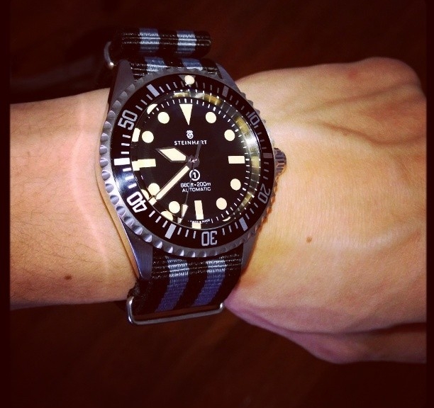 Steinhart OVM on a James Bond striped NATO strap from #cheapestnatostraps.com #steinhart #diverswatch #natostrap #natoband #submariner