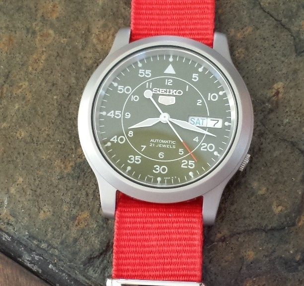 Seiko 5 on a $7 NATO strap from #cheapestnatostraps #seiko #seiko5 #natostrap #natoband