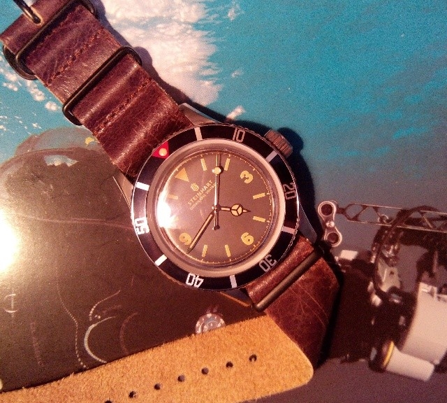 Steinhart Ocean One vintage on a leather NATO strap from #cheapestnatostraps.com #steinhart #steinhartoceanone #vintagewatch #diverswatch #leathernatostrap #natostrap #natoband #instawatch #klocksnack #watchuseek