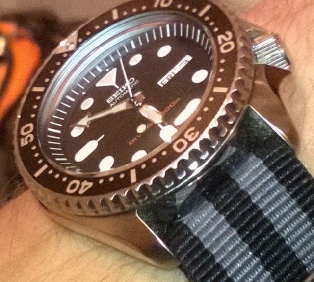 Seiko SKX007 on a James Bond striped NATO strap from #cheapestnatostraps.com #seiko #diverswatch #natostrap #natoband #jamesbond