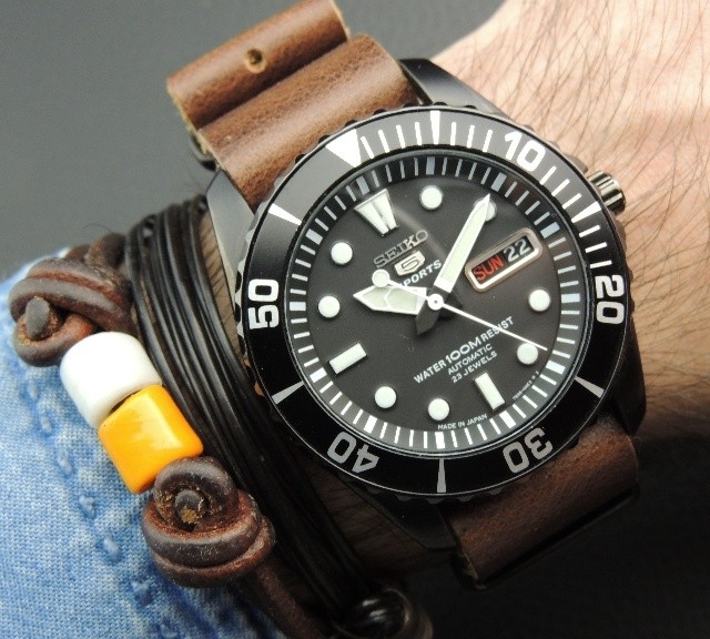 Seiko 5 on a leather NATO strap from #cheapestnatostraps.com #seiko5 #seiko #leathernatostrap #natostrap #natoband #diverswatch #watchuseek #klocksnack