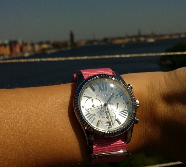 Watch of the day, Michael Kors watch on a pink 7.95 dollar NATO Strap from my shop #cheapestnatostraps.com #michaelkors #michaelkorswatch #natostrap #natoband #klocksnack #watchuseek #watchband #watchstrap #chickswithwatches #instawatch #wtistporn