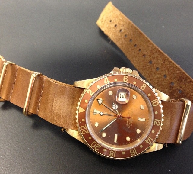 Gold Rolex Submariner on a Gold Oak leather nato strap from #cheapestnatostraps.com #rolex #submariner #goldrolex #leathernatostrap #gold #natoband #natostrap #watchuseek #klocksnack #goldwatch