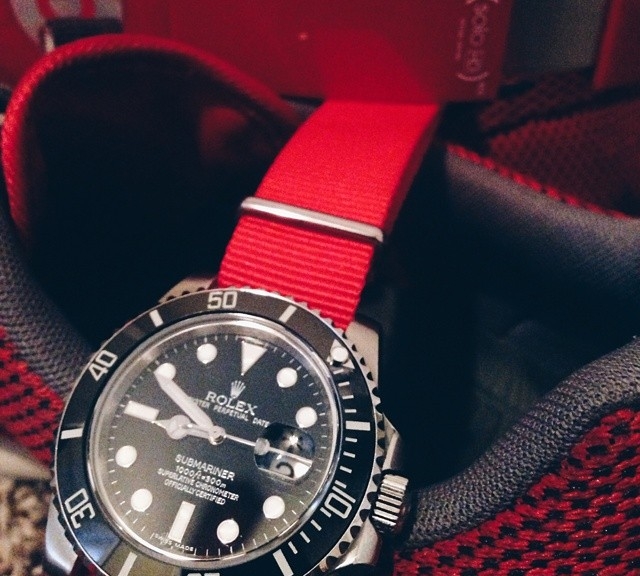 Rolex Submariner on a red NATO strap from #cheapestnatostraps.com #rolex #submariner #rolexsubmariner #diverswatch #klocksnack #watchuseek #instawatch #watchesofinstagram #watchaddict #wristporn